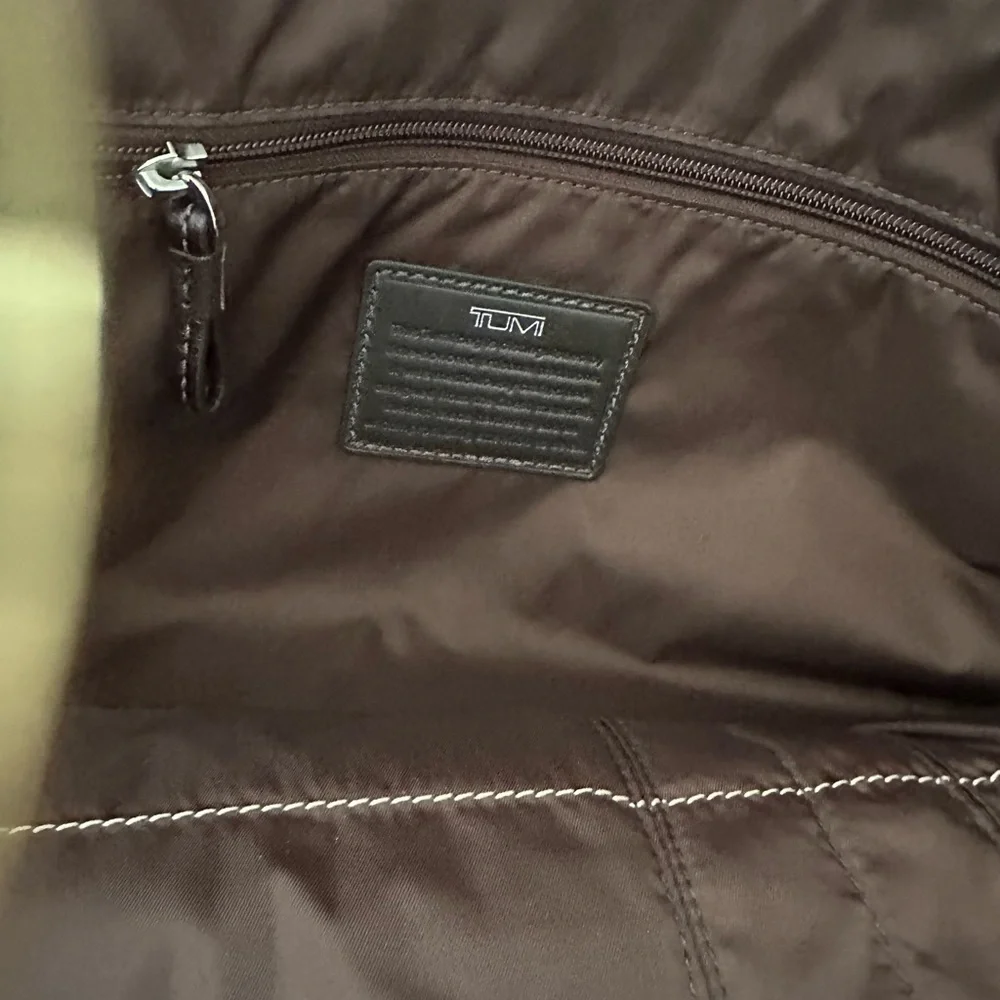 Tumi Large Voyageur Tote bag, Business bag. Water and stain resistant coating - Picture 4 of 7